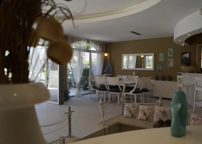 Marina Sahil Кешме